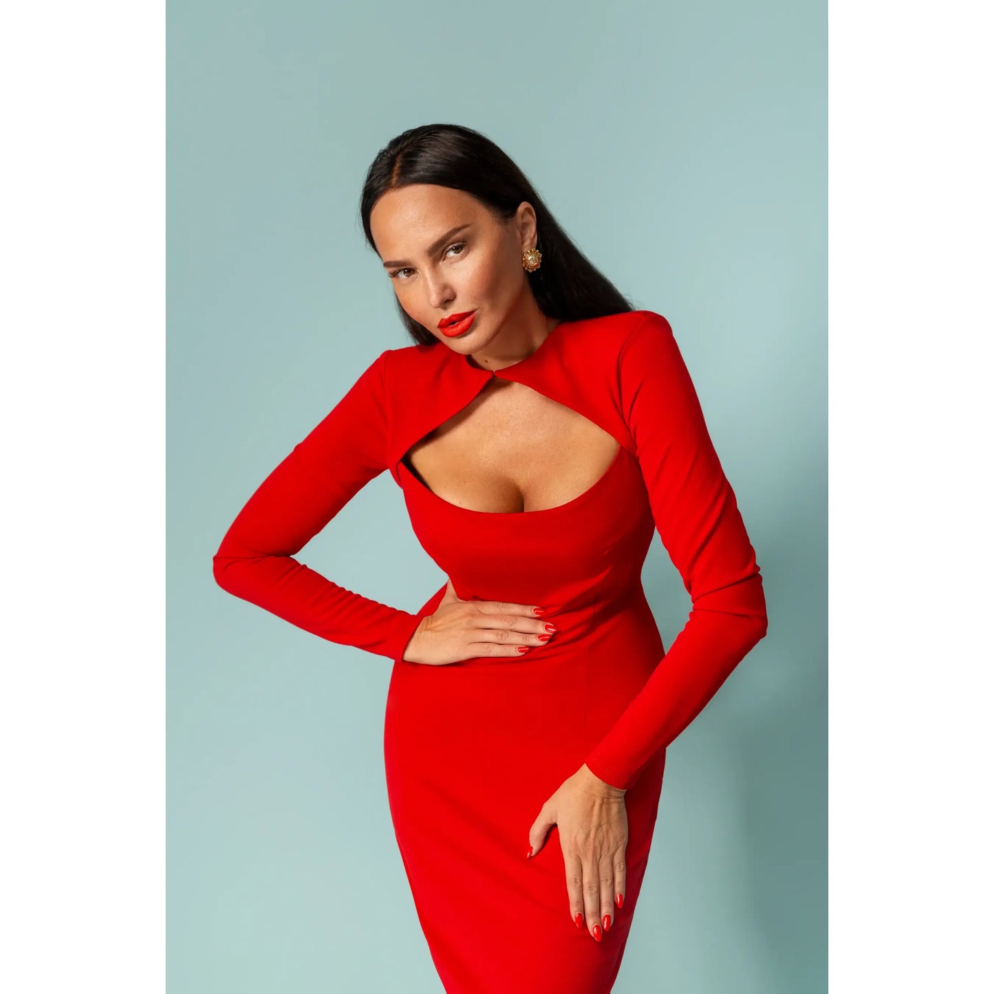 Slim sulhouette red midi dress with a shaped neckline