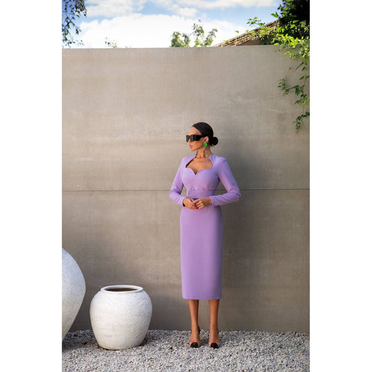 Lilac color dress with shaped neckline and belt